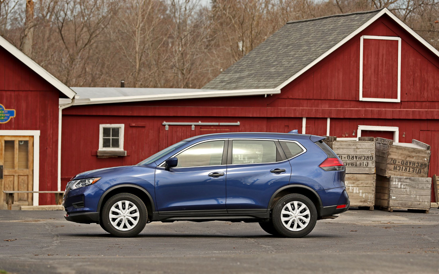 Comparison Nissan Rogue SL 2018 vs Nissan XTrail Ti 2018 SUV Drive